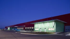 Vue quai et plot bureaux de nuit